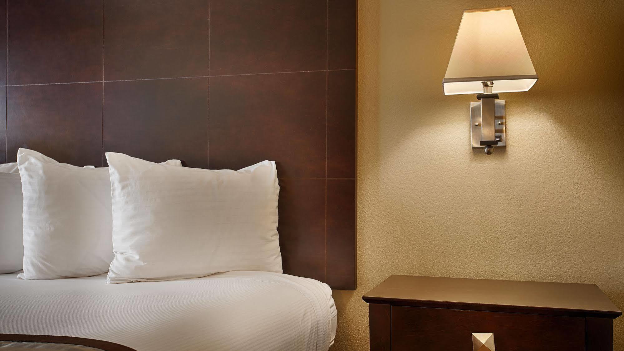 Best Western Plus Airport Plaza San Jose Exterior photo